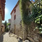 Dom wakacyjny Charming Stone House In - Vue Sur Les Montagnes & Confort 2025