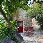 Semesterbostad Charming Stone House In - Vue Sur Les Montagnes & Confort 2025