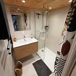 Dom wakacyjny Charming Stone House In - Vue Sur Les Montagnes & Confort 2025