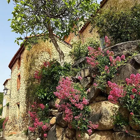 Сasa de vacaciones Charming Stone House