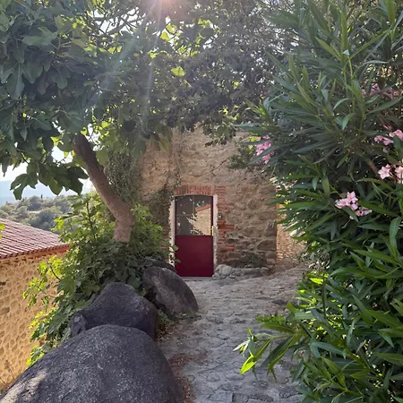 Сasa de vacaciones Charming Stone House