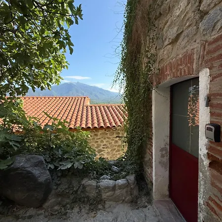 Сasa de vacaciones Charming Stone House