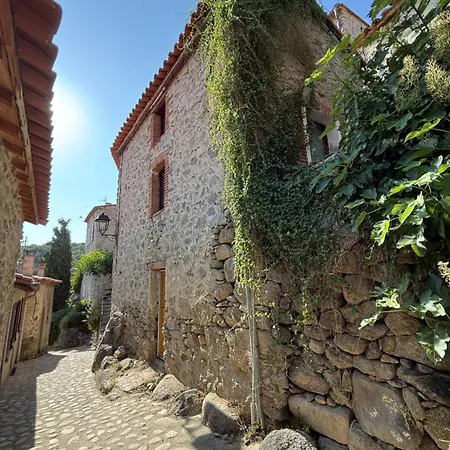 Сasa de vacaciones Charming Stone House